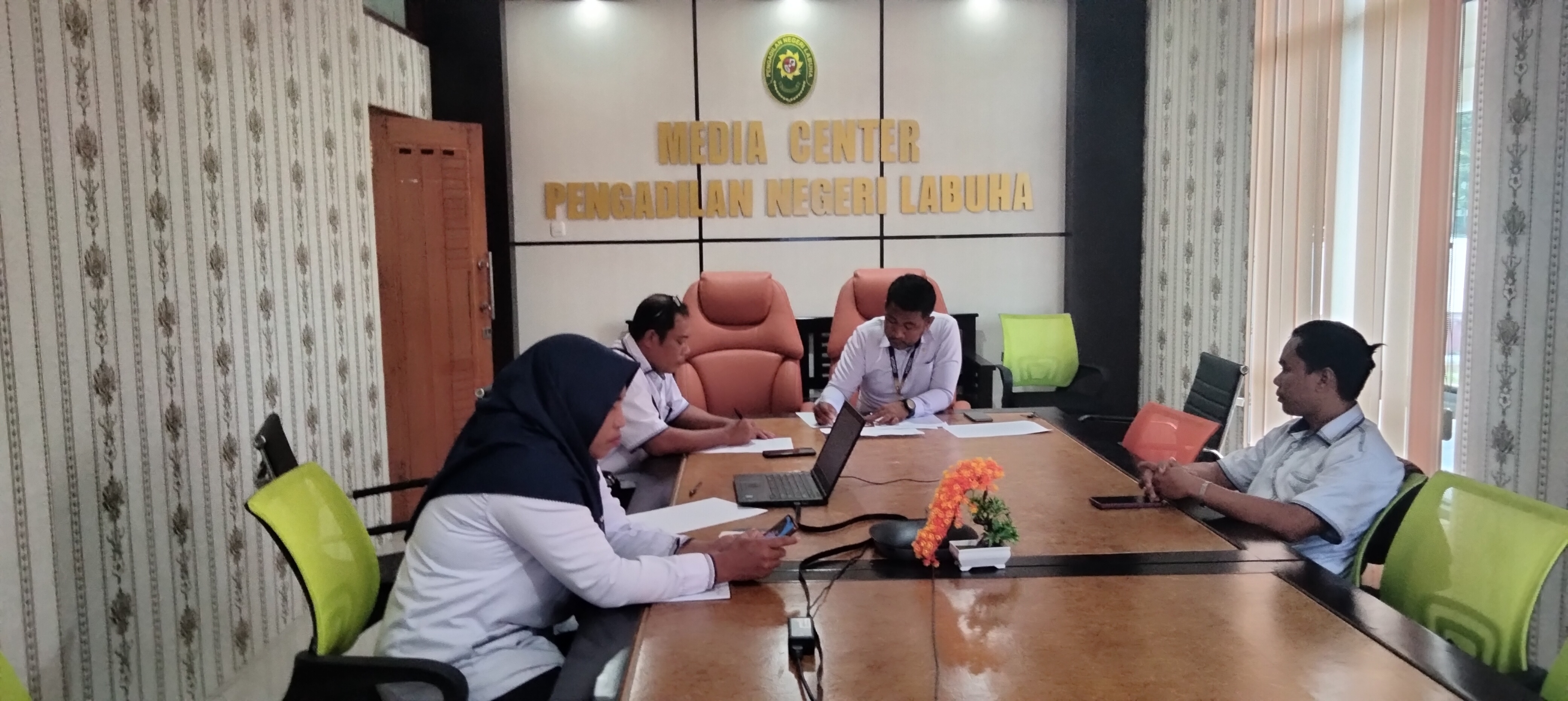 Rapat Revisi Halaman DIPA 01 dan 03 Pada Pengadilan Negeri Labuha