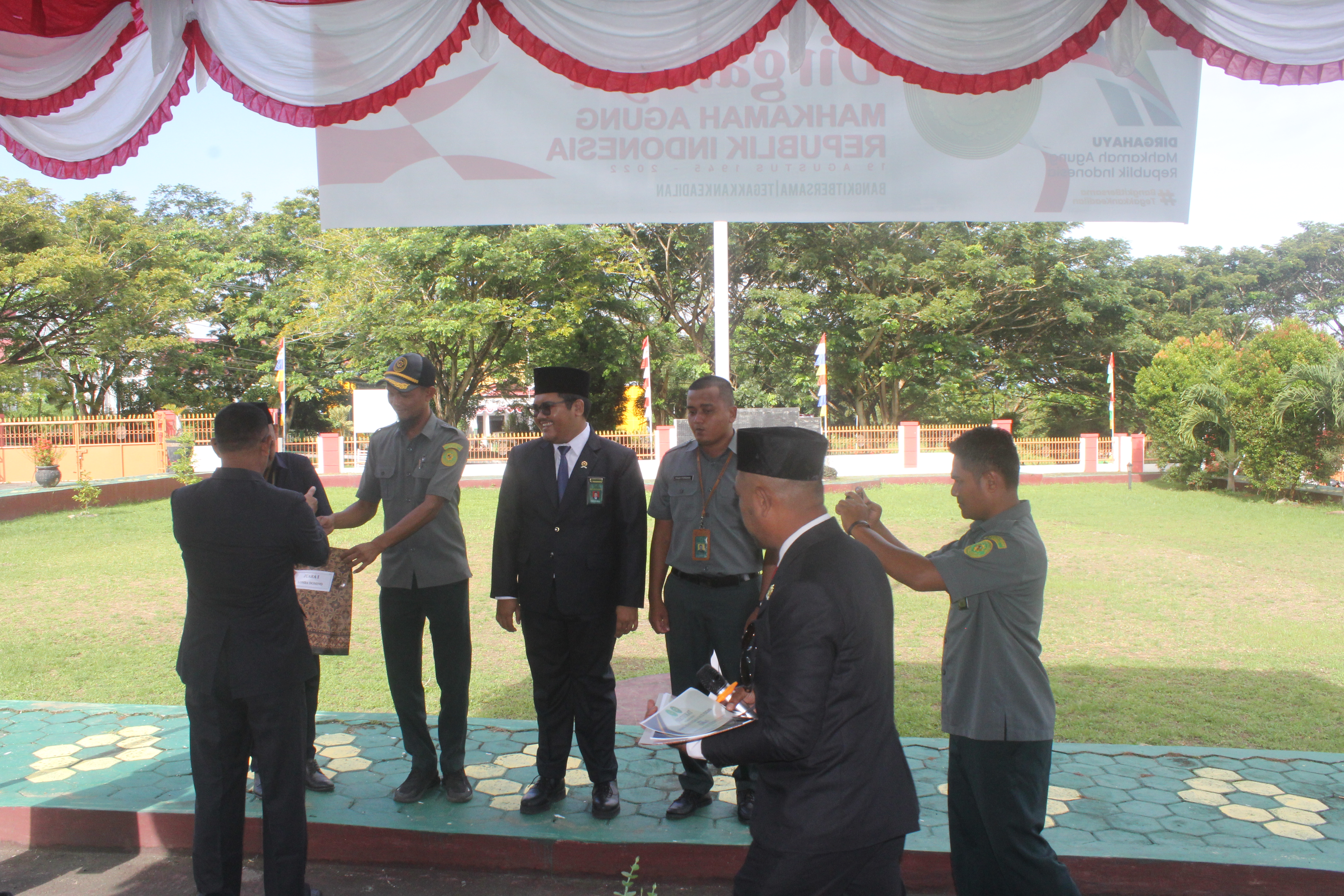 Pembagian Hadia Pemenang Lomba Dalam Rangka HUT Kemerderkaan Republik Indonesia dan HUT Mahkamah Agung RI Ke-77 Tahun