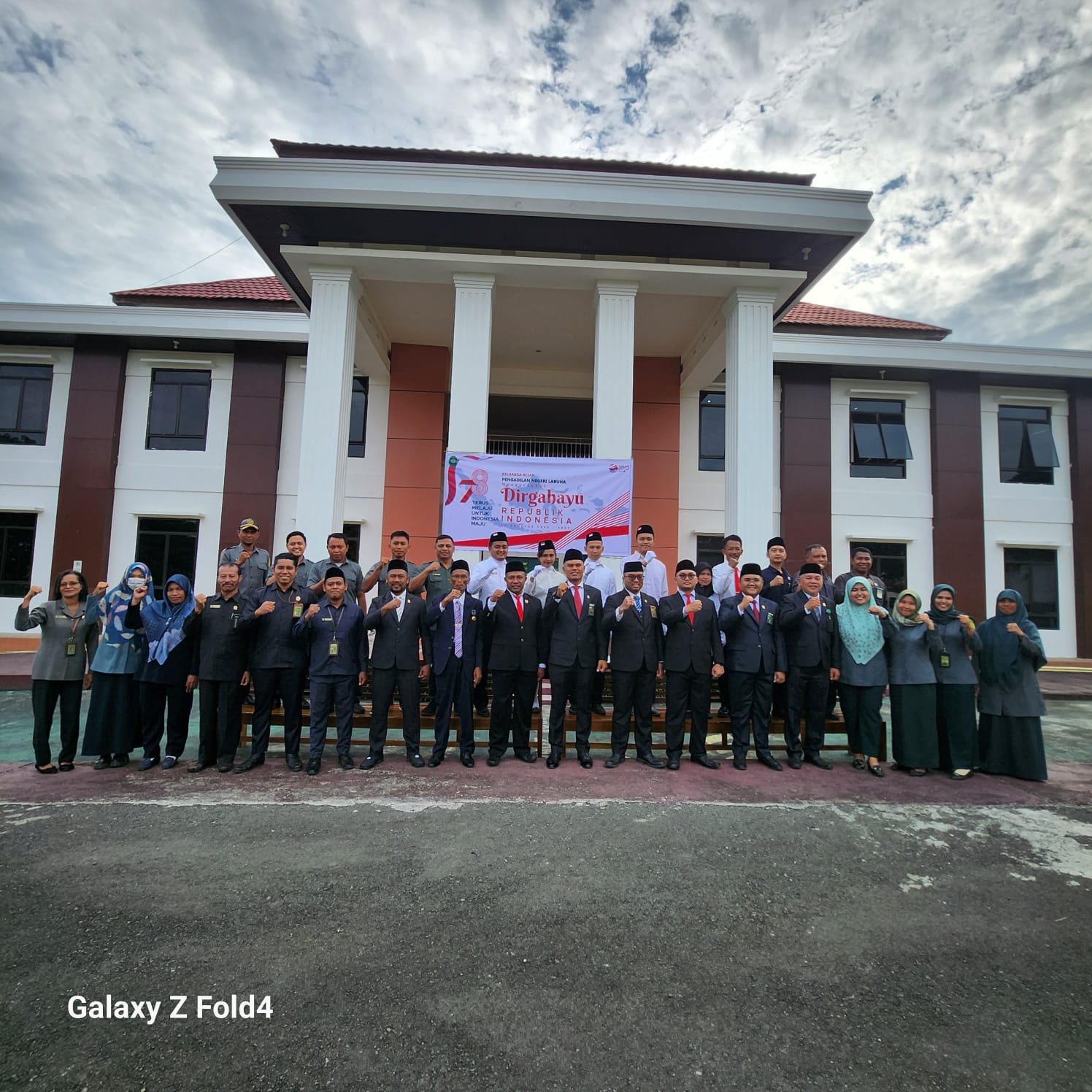 Upacara Benderah Memperingati Hari Kemerdekan Republik Indonesia ke-78 Di Pengadadilan Negeri Labuha