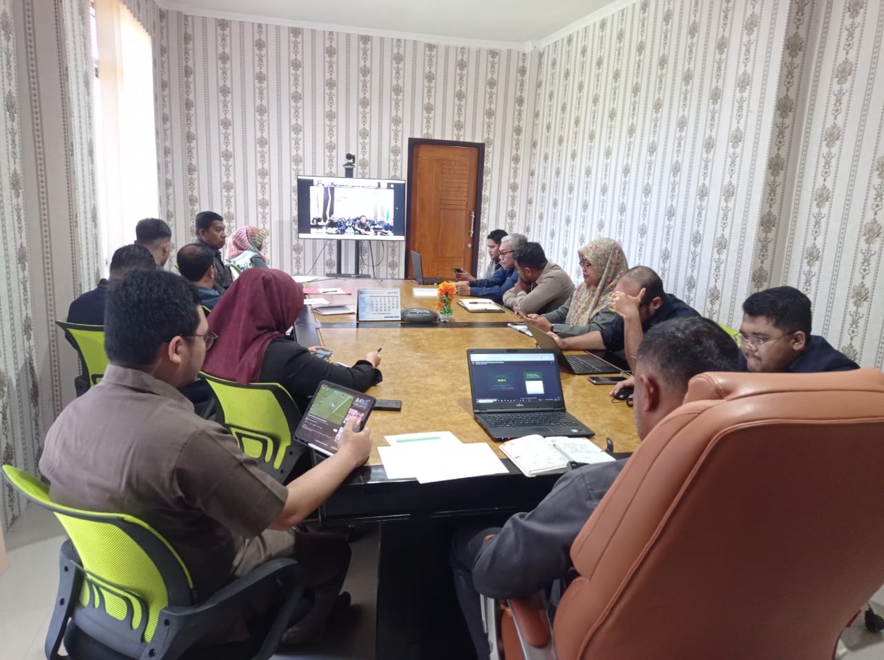 Pengadilan Negeri Labuha Mengikuti Rapat Perkenalan & Konsolidasi dengan YM Ketua Pengadilan Tinggi Maluku Utara