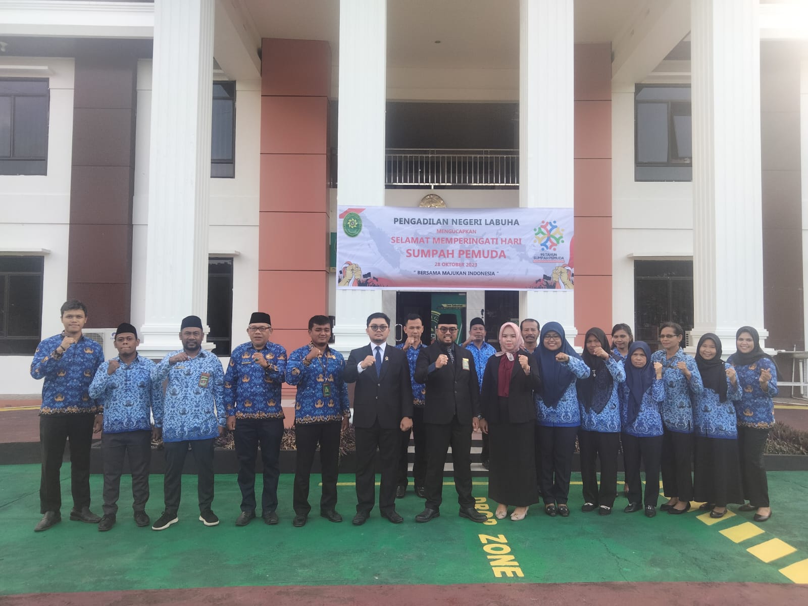 Upacara Bendera Memperingati Hari Sumpah Pemuda Ke-95 Tahun 2023 Di Pengadilan Negeri Labuha