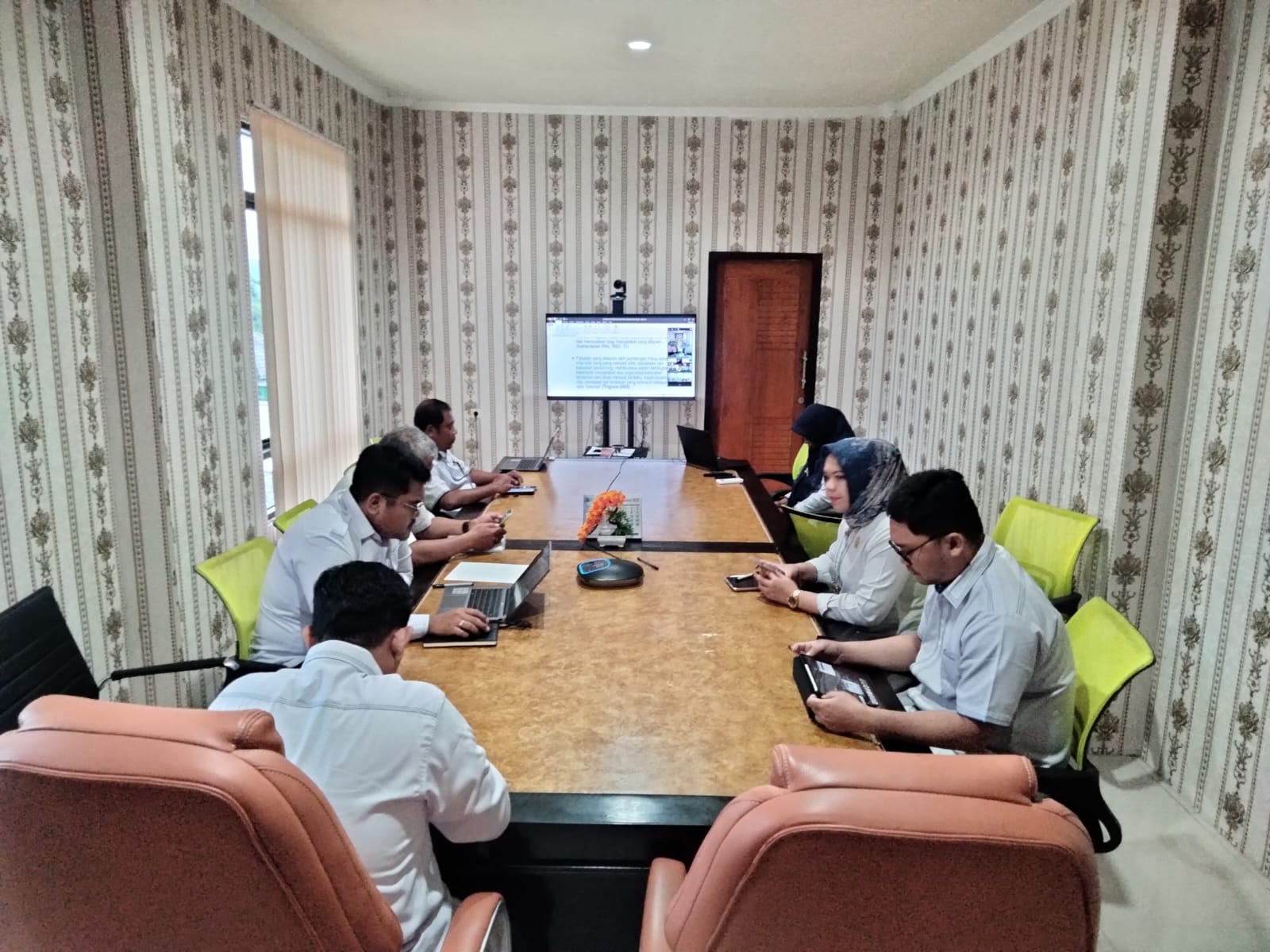 Pengadilan Negeri Labuha Mengikuti Pembinaan dan Sosialisasi Perma No 7,8 dan 9 Tahun 2016 dan Maklumat KMA No 1 Tahun 2017 Oleh Pengadilan Tinggi Maluku Utara Secara Virtual