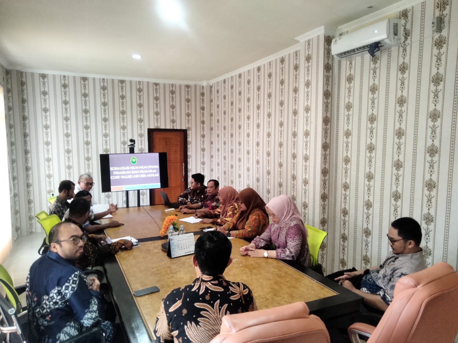 Sosialisasi Tentang Nilai-Nilai Utama Peradilan dan Nilai-Nilai Core Values ASN Ber-AKHLAK Pada Pengadilan Negeri Labuha