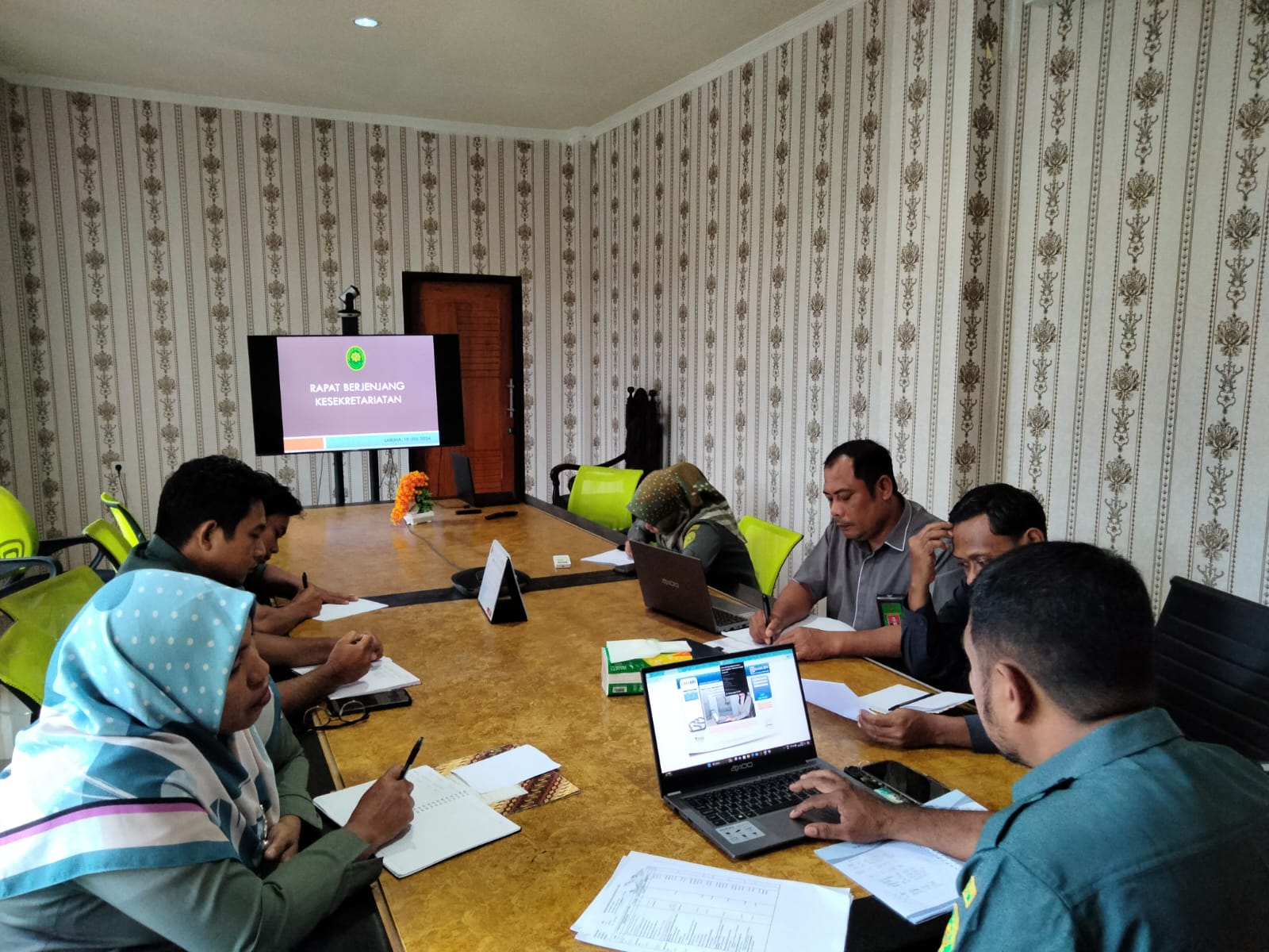Rapat Berjenjang Kesekretariatan