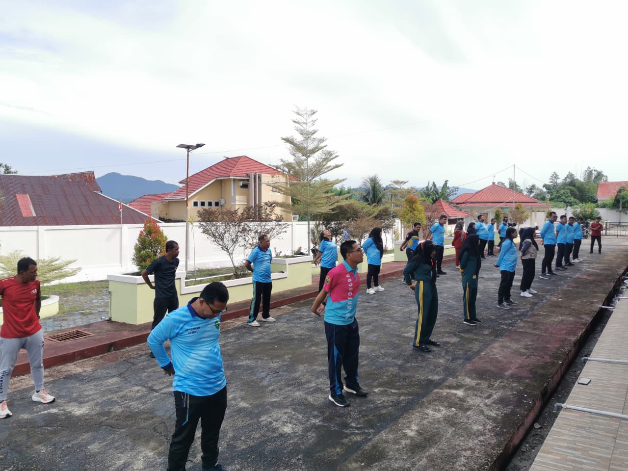 Pengadilan Negeri Labuha Gelar Olahraga Pagi dan Pemanenan Jagung di Kebun Pengadilan Pengadilan Negeri Labuha Gelar Olahraga Pagi dan Pemanenan Jagung di Kebun Pengadilan