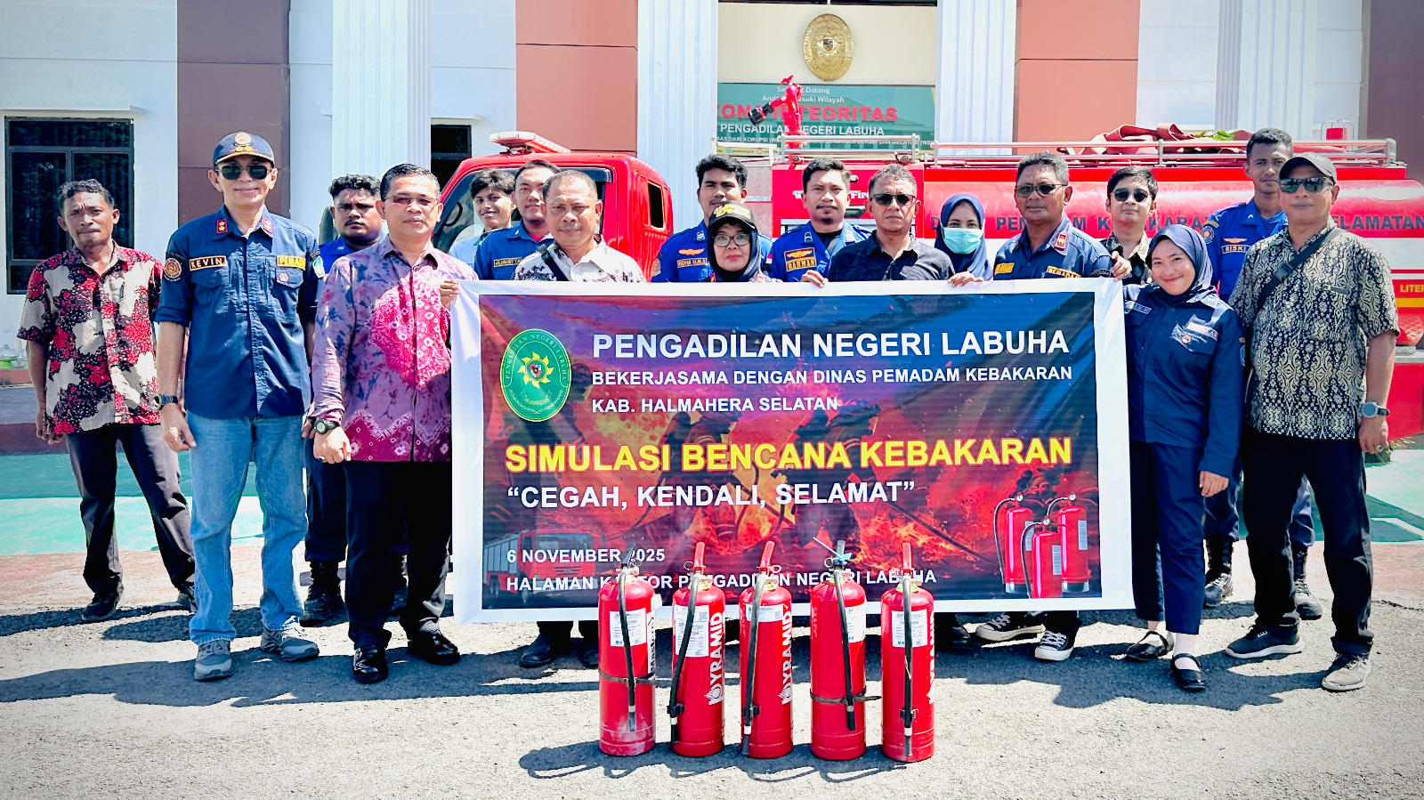 Pengadilan Negeri Labuha Gelar Simulasi Bencana Kebakaran Bersama Dinas Pemadam Kebakaran Halmahera Selatan Pengadilan Negeri Labuha Gelar Simulasi Bencana Kebakaran Bersama Dinas Pemadam Kebakaran Halmahera Selatan