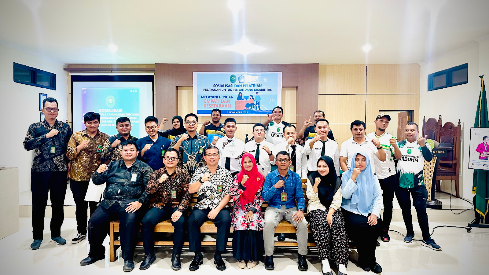 Sosialisasi dan Pembekalan bagi Petugas Pelayanan Terpadu Satu Pintu (PTSP) dalam memberikan pelayanan kepada pengguna jasa berkebutuhan khusus Sosialisasi dan Pembekalan bagi Petugas Pelayanan Terpadu Satu Pintu (PTSP) dalam memberikan pelayanan kepada pengguna jasa berkebutuhan khusus