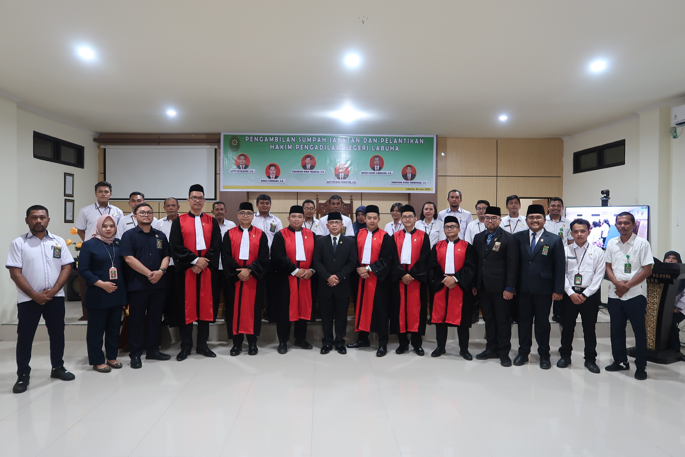 Pengambilan Sumpah Jabatan dan Pelantikan Hakim di Pengadilan Negeri Labuha